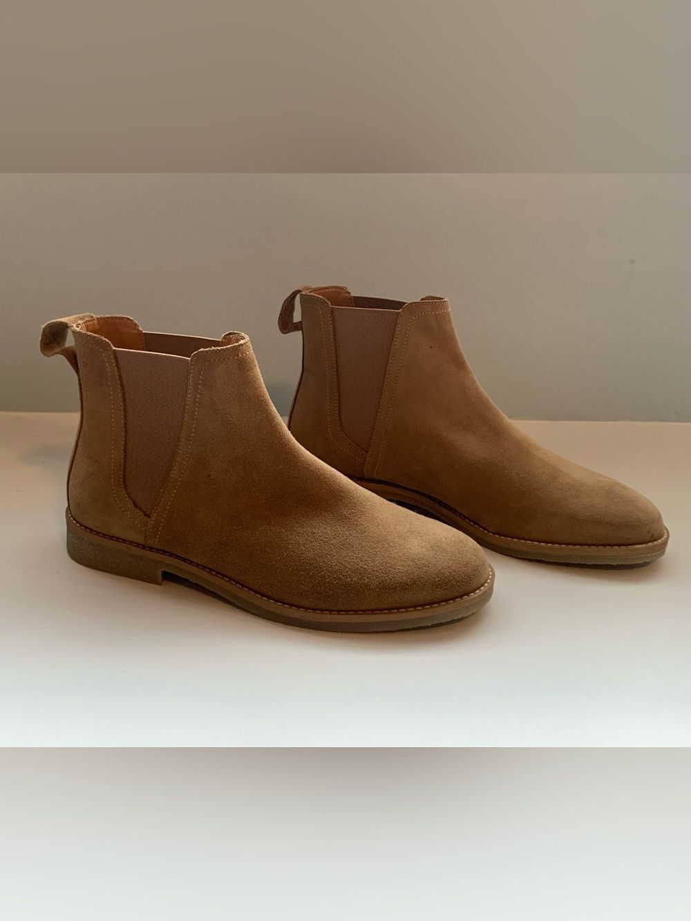 Zara Men's Chelsea Boots in Tan Suede